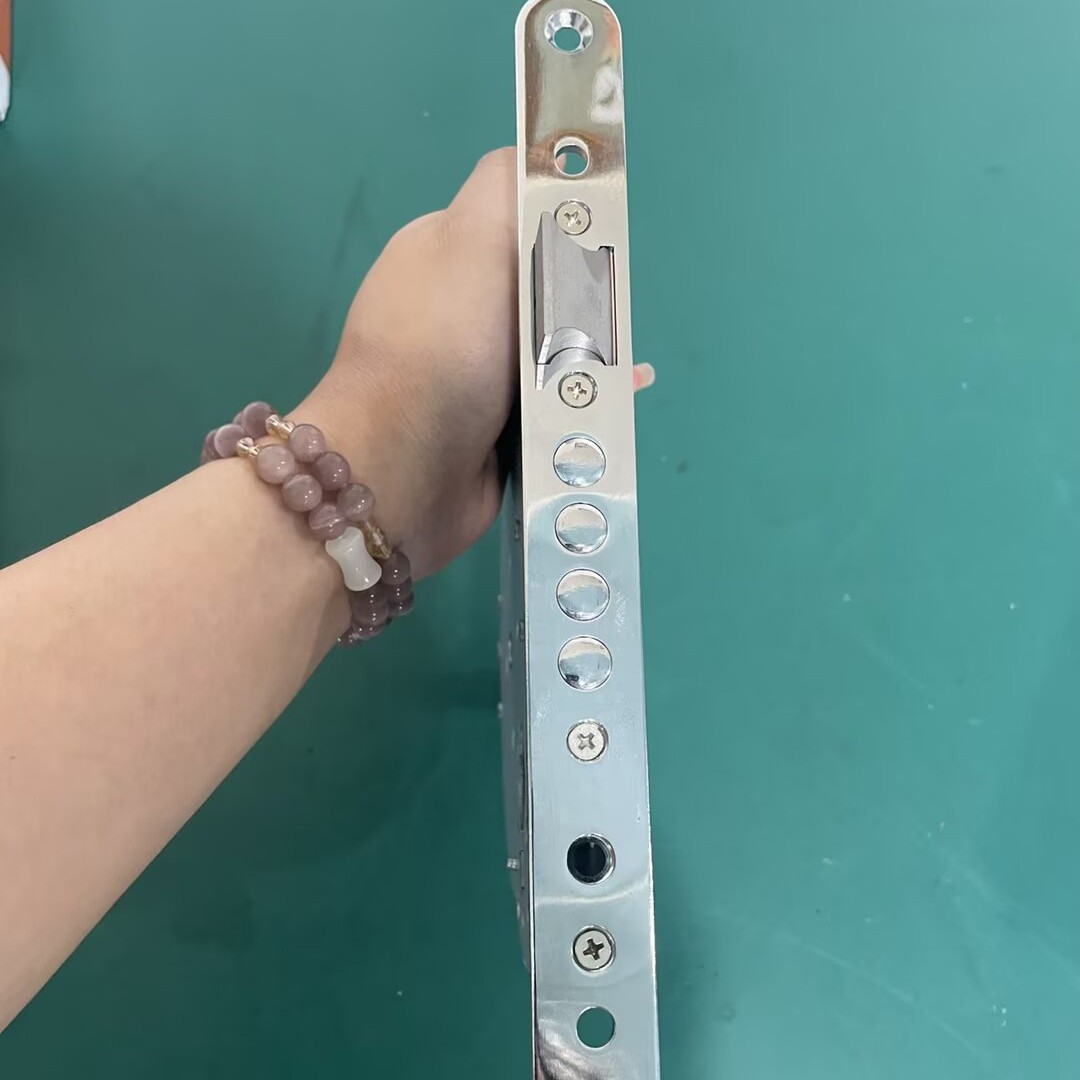 Smart Automatic Israeli 6590 M - đánh giá và giá Home Security Locks